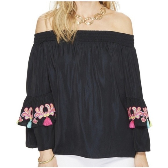 Lilly Pulitzer Tobyn Off Shoulder Top, size XS. - Picture 1 of 7